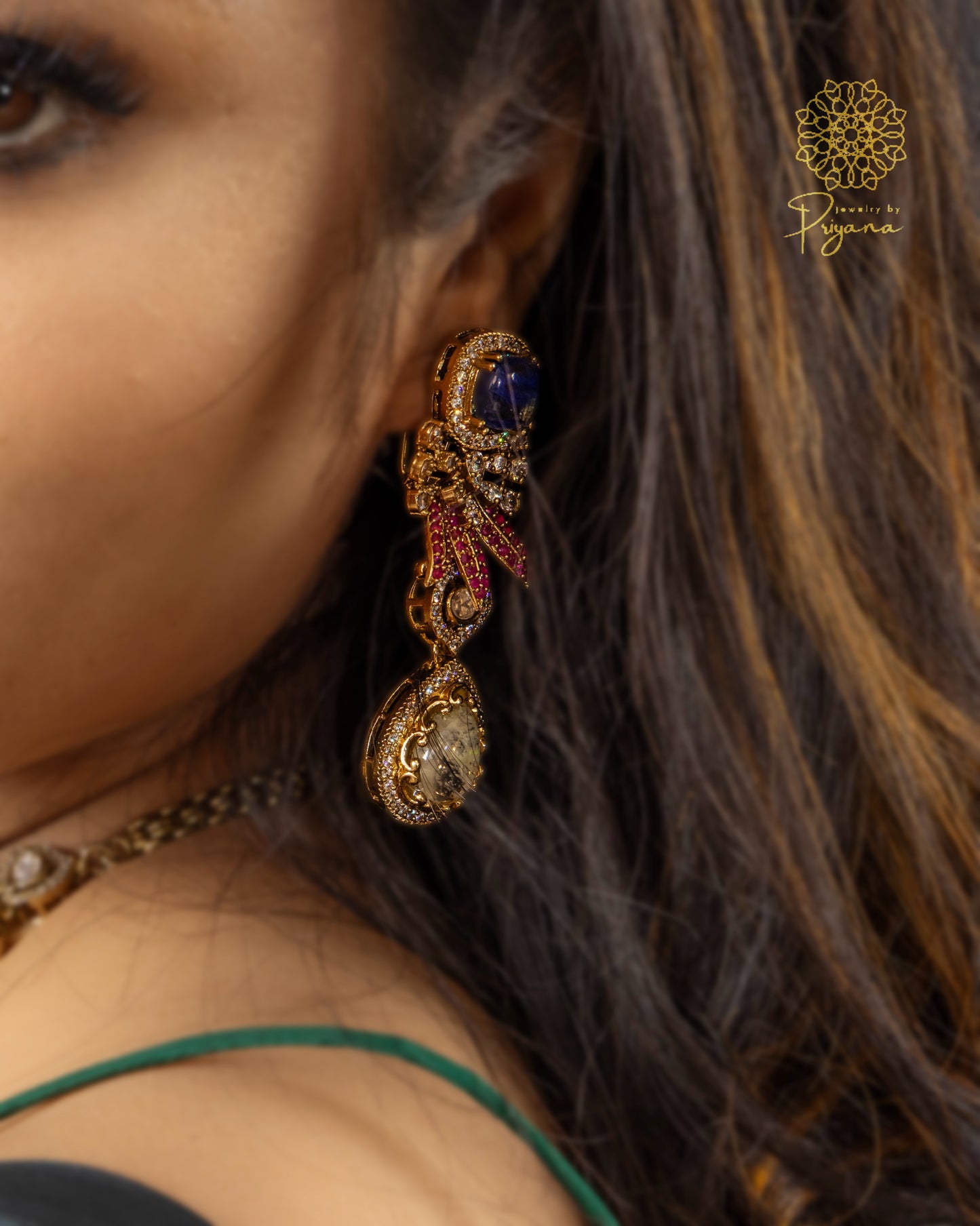 Vanya Necklace Set