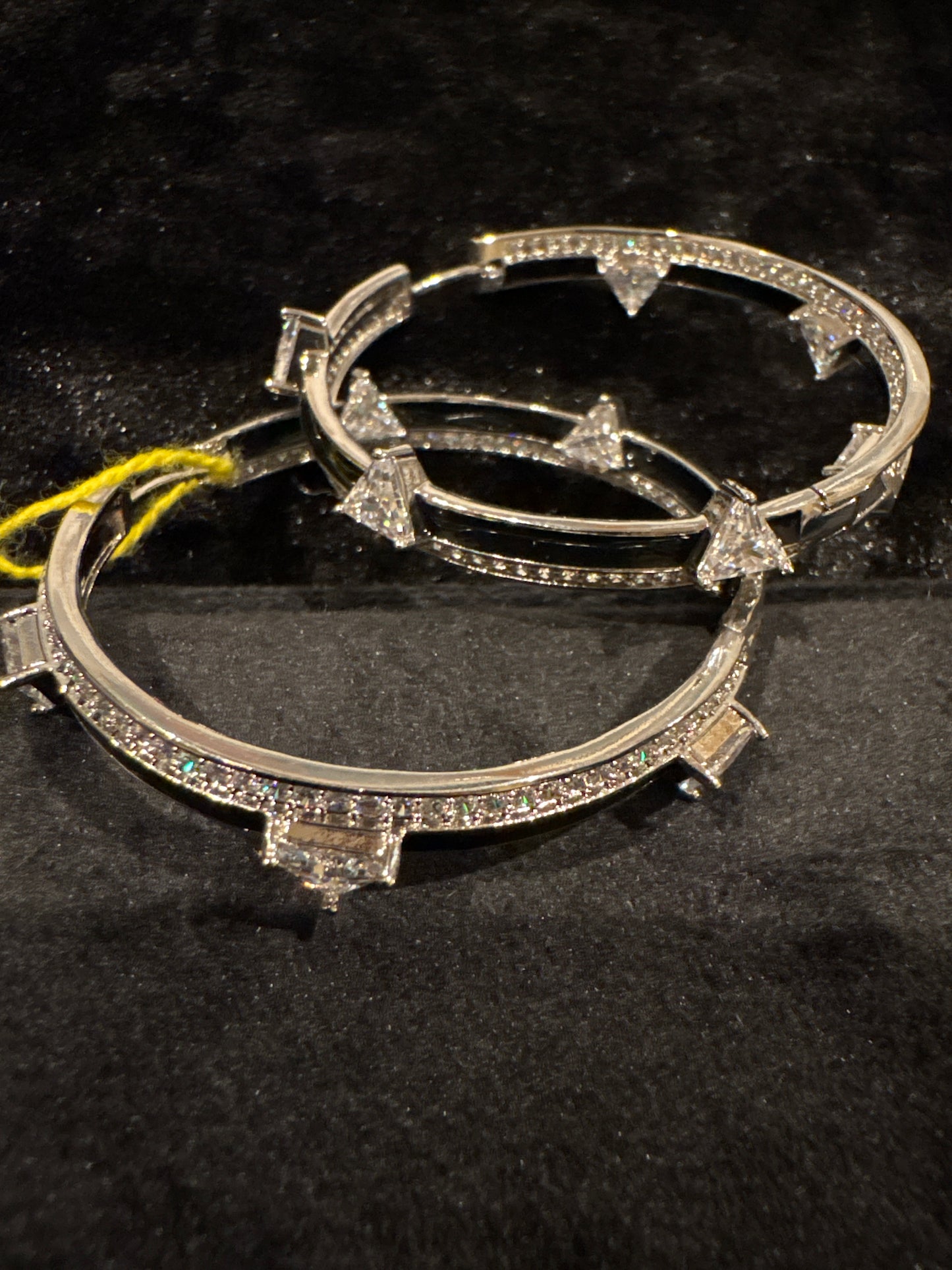 MONA EDGY HOOP EARRINGS