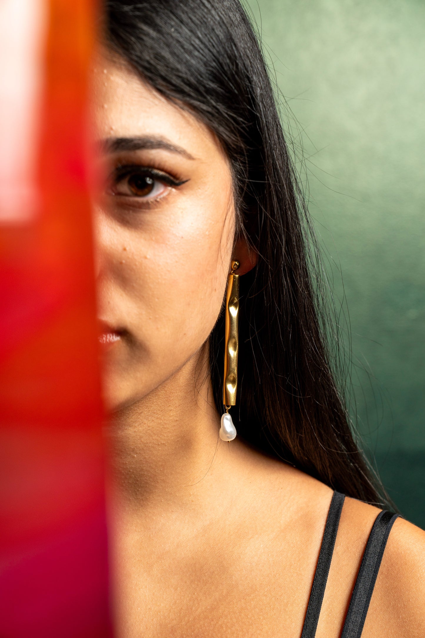SCULPTED GOLD DROP EARRINGS β¨
