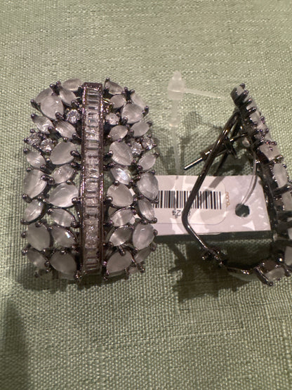 ZAHIRA REGAL HOOP EARRINGS