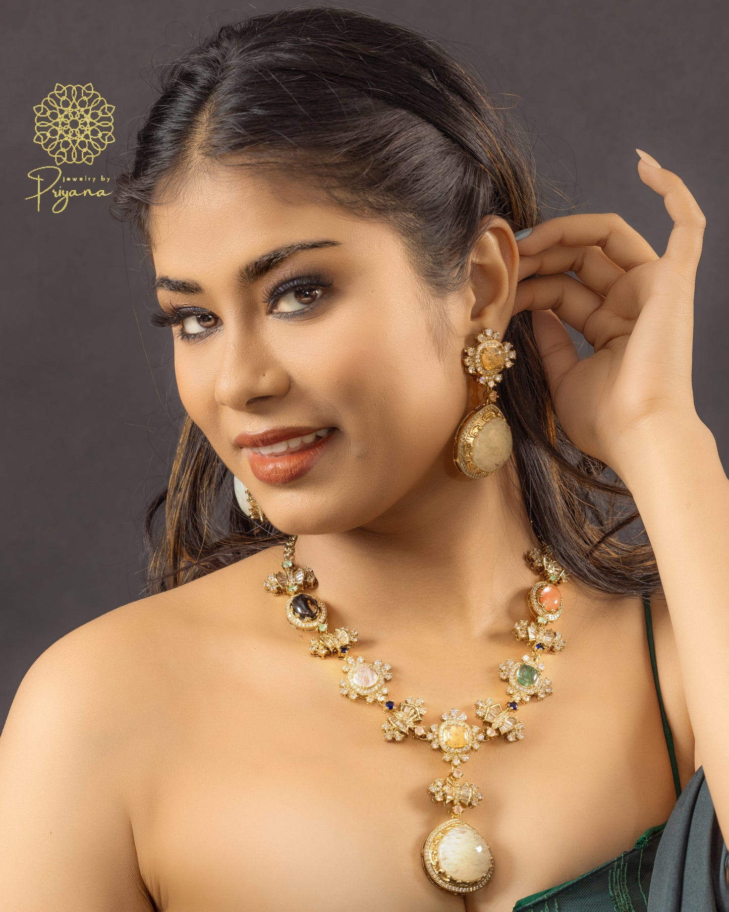 Aarvi Necklace Set
