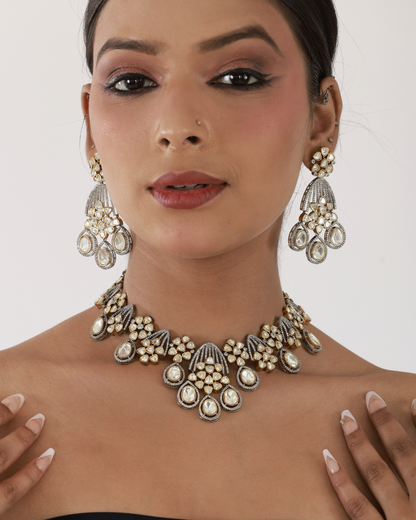 Eira Necklace Set