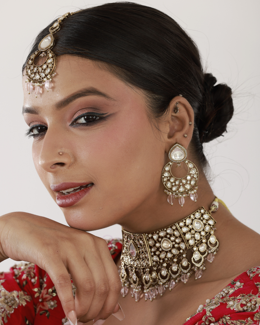 Pari Choker Set